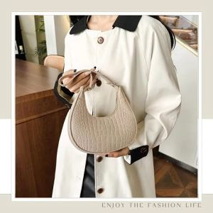 Xishop ของใหม่ กระเป๋าแฟชั่นคุณผู้หญิง ทรงเก๋กู้ดมาก สายฝอสายแซ่บควรมี วัสดุเป็นหนังเทียม PU ทำลายเป็นหนังจรเข้ดูไฮโซไฮคลาสสุด มีหลายสีให้เลือกเยอะมาก แถมราคาคือดีมากบอกไว้ก่อนเลย