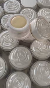 KEM SÂM NHUNG( KEM FACE PHÁP ) CHẤT KEM MỀM MỊN DƯỠNG căng mọng nước cung cấp ẩm tuyệt vời