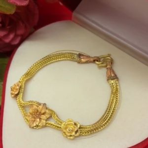 สร้อยข้อมืองานทองเหลืองแท้ ลายสี่เสาคั่นดอกไม้ ความยาว 6.8 นิ้ว งานดิบไม่ได้ชุบ ทองเหลืองโบราณ รูปถ่ายจากสินค้าจริง