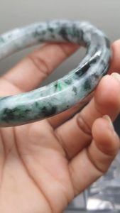 J296 หยกพม่าสีเขียวสดแซมเขียวเข้มขาว