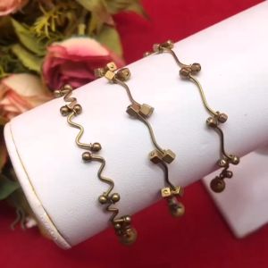 สร้อยข้อมืองานดิบทองเหลืองลายเถาวัลย์ คละเเบบ ความยาว 6.5-7 นิ้ว งานดิบไม่ได้ชุบ ทองเหลืองโบราณ ใส่ได้ทุกโอกาส พร้อมส่ง