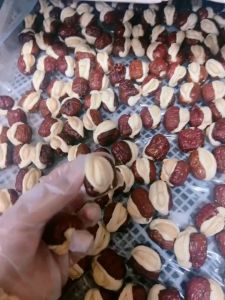 Táo Đỏ Tân Cương Kẹp Sữa Lạc Đà Nhân Hạt Điều Hảo Hạng Kết Hợp Nhân Sữa Ít Ngọt Thơm Ngon