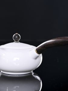 Handmade Yulan Jade White Porcelain Tea Pot Anti-Scalding Side Handle Chinese Style Single Teapot Pure Color Ceramics Tea Set