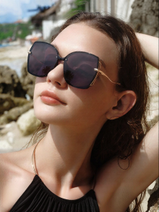HELEN KELLER | UV Protection Fashion Polarized Large Frame Slim Look Womens Sunglasses