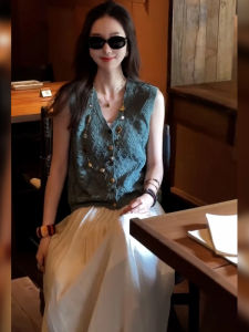 BINKAFENNY | เสื้อกั๊กสายเดี่ยวคอวีสีเขียวสไตล์ฝรั่งเศสย้อนยุคสำหรับผู้หญิงในฤดูร้อน เสื้อแขนกุดแบบโปร่งใสที่สวมใส่ได้หลายชั้น เสื้อคลุมแฟชั่นที่ไม่ซ้ำใคร