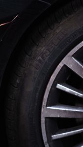 GYEON Q2M Tire Brush [1pc - Firm & Gentle Synthetic Hair]