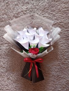 buket kosongan uang bentuk mawar 10 lembar