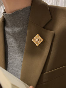 จี้หนังสือพิมพ์ทองน้ำมันสำหรับผู้หญิง ชุดเสื้อสเวตเตอร์ระดับไฮเอนด์ ดอกไม้หน้าอก เครื่องประดับแฟชั่น โลหะผสม ประดับเพชรเทียม ใหม่ กล่องของขวัญ