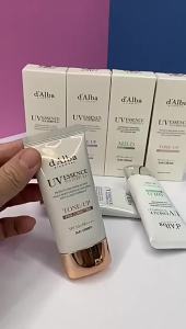 Kem Chống Nắng dAlba 50ML UV Essence SPF50+ Dưỡng Ẩm Nhẹ Nhàng Làm Trắng Da Với Chiết Xuất Nấm Cục Trắng Bảo Vệ Da Mặt Dịu Nhẹ