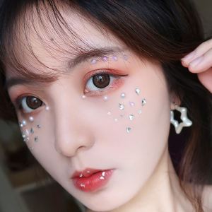 เครื่องประดับหน้าติดเพชร เครื่องประดับเล็บ เครื่องประดับเครื่องสำอาง ปัดแก้ว ลูกปัด เครื่องประดับหน้า แป้งแต่งหน้า ลูกปัดแวววาว ลูกปัดไข่มุก