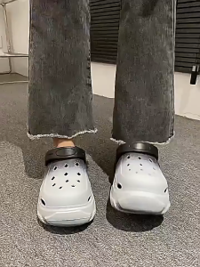 2025 Summer Outdoor Slippers Beach Slip-on Sandals Breathable And Waterproof Gradient Color Thick Sole Non-slip Hole Shoes