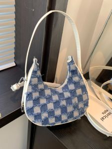 กระเป๋าสะพายข้างทรงม้าลายใหม่ปี 2025 สำหรับผู้หญิง กระเป๋าสะพายข้างทรงกลมแบบลำลอง กระเป๋าสะพายข้างหนัง PU สีพื้น