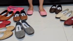 Sepatu kasual slip on wanita couple ibu dan anak perempuan elegan murah berkualitas terbaru 2023 TOP