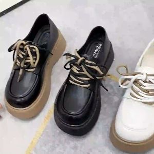 2022ใหม่รองเท้าไม่มีส้นพื้นหนาลูกไม้ขึ้นรองเท้าหนังลำลองผู้หญิงนิ้วเท้ารอบแมรี่เจนรองเท้าสไตล์วิทยาลัยรองเท้าเดียว（พรีออเดอร์）