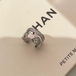 Exquisite Small Diamond Pattern Metal Earrings No Piercing Required Clip-On Fashion Jewelry for Men And Women