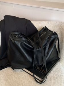 กระเป๋าสะพายไหล่ผู้หญิงแบบลำลองสำหรับเดินทางและไปทำงาน ความจุขนาดใหญ่ กระเป๋าเดินทางแฟชั่นฤดูใบไม้ร่วงและฤดูหนาว กระเป๋าสะพายไหล่แบบลำลองที่ใช้งานได้หลากหลาย