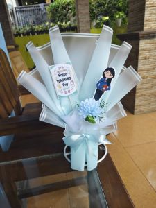 BUKET HARI GURU DENGAN KARTU UCAPAN GURU/ BUKET TOPPER GURU HADIAH HARI GURU/ BUKET GRADASI Kado Bunga Mawar