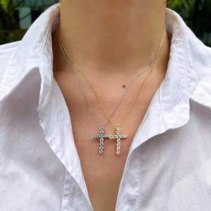 Kalung liontin salib permata bulat titanium
