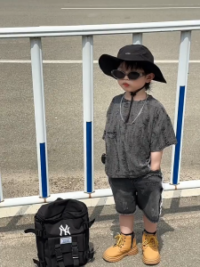 (Ready)Jas musim panas merah bersih anak laki-laki 2025 baru trendi gaya asing bayi goreng pakaian jalanan trendi pakaian anak lengan pendek dua potong T5