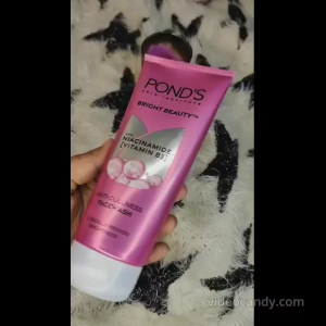 PONDs Bright Beauty Anti-Dullness & Brightening Facewash With Niacinamide | For Glass-Skin Like Shine And With 4X Visibly Brighter Skin 100Gm