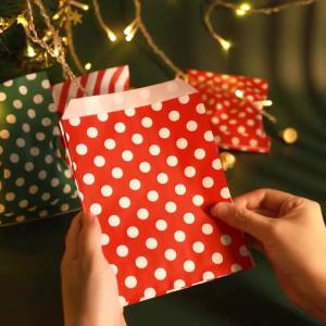 24Sets Christmas Candy Treat Bags Red Green Buffet Paper Bags with Xmas Sticker Holiday Party Favor Gift Bag Wrapping Supplies