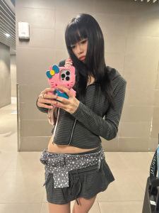 เสื้อแจ็คเก็ตฮู้ดลายทางย้อนยุคสไตล์อเมริกันสำหรับผู้หญิง ทรงสลิมฟิต ทรงสั้น แฟชั่นฤดูใบไม้ร่วง ผ้าฝ้ายผสมโพลีเอสเตอร์