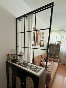 American Retro Iron Art Living Room Sofa Partition Screen Wind Metal Craft Hollow out Entrance Hall Living Room Divider