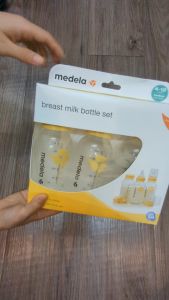 (Lớn-250ml)Bình Trữ Sữa Medela 250ml Kèm Nắp/Núm Ti(Tách Lẻ Từ Hộp 3 Bình)
