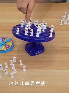 Cây cân bằng nhiều mẫu mã trò chơi thi đua nhiều người chơi