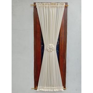 gorden jendela ikat tengah