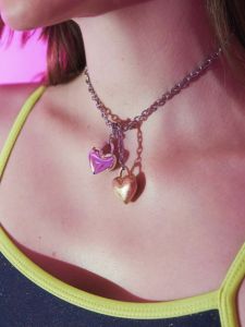 Queensky Fashion Jewelry Gold Plated Silver Alloy Heart Pendant Necklace Womens Unique Personality Lockbone Chain Accessory