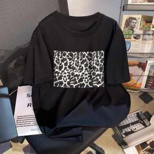 T-Shirt Wanita Lengan Pendek Hitam Motif Leopard - Katun Tipis Bernapas Premium  Desain Streetwear Korea Jepang Tren 2025  Atasan Oversize Slim Fit Kerah Bulat Gaya Manis & Seksi  Desain Eksklusif  Ukuran Besar  Womens Clothing  Streetwear Santai  Tops