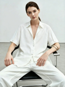 AMII | Sleek Collar Raglan Sleeve Metallic Button Womens Shirt