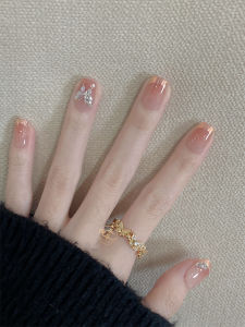 เกราะเล็บสั้นสไตล์ฝรั่งเศสเก๋ไก๋พร้อม Rhinestone ผีเสื้อที่ละเอียดอ่อนจางลงสีลูกกวาดสีเขียวสําหรับนักเรียนเล็บ