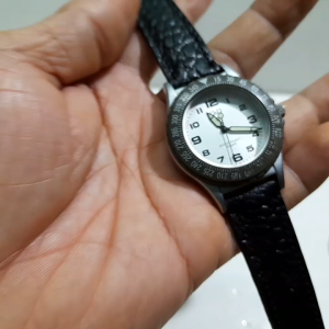 Đồng hồ nam dây da Q&Q size 37.5mm niềng xoay second hand Nhật