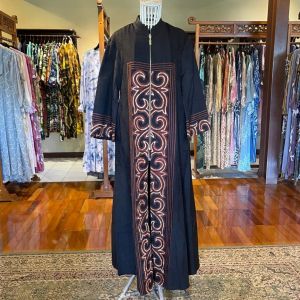 Abaya Zipper Tenun Viscos by Dian Pelangi LIMITED EDITION Busana Muslim Maxi Dress Gamis Kaftan Gaun Outfit Busui Pesta Pernikahan Kondangan Lebaran Wanita Hijaber Cantik Anggun Modis Modern Simple Elegan Mewah Model Arab Terbaru Motif Batik Kekinian