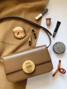 2024 New Retro Luxury Tin Can Tofu Bag Womens Handbag Leather French Bread Bag High Quality Fashionable Crossbody Bag