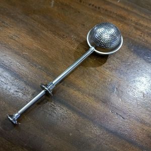 SARINGAN TEH PENCET BUKA TUTUP STENLESS STEELbuka tutup satu jari berbahan stainless anti karat sangat cocok untuk menyeduh teh