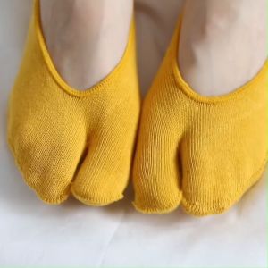 Kaos Kaki Pendek Jempol Wanita: Pilihan Nyaman & Tahan Lama