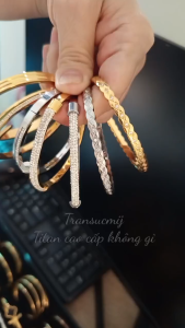 [Tặng kèm hộp] VÒNG TAY TITAN NỮ ĐÍNH XOÀN MÀU TRẮNG/VÀNG– DẠNG OVAL – KHÓA GÀI TIỆN LỢI