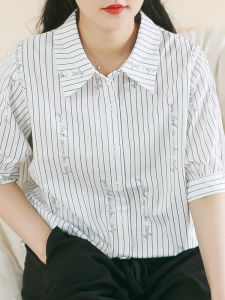 เสื้อเชิ้ตแขนสั้นผ้าฝ้ายลายทางฤดูร้อนไซส์ใหญ่หลวมๆ สไตล์วิทยาลัย เสื้อเชิ้ตทรงหลวมๆ ทรงเข้ารูป ทรงปกติ คอโปโล แขนปกติ