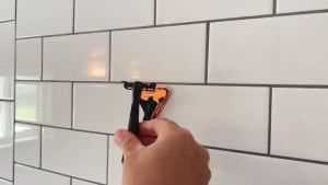 Leaf Shave The Shower Holder - Silver/Black-SGPOMADES