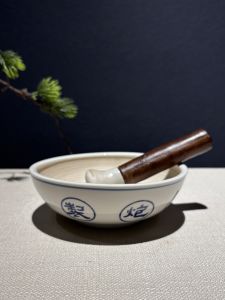 Blue And White Chinese Medicine Bowl Traditional Folk Art Decorative Display Piece for Pharmacy And TCM Clinic Handmade Resin Craft