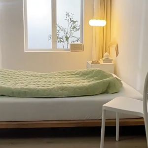 ผ้าปูที่นอน(ฟรี2 ชิ้น ปลอกหมอน) ชุดผ้าปูที่นอน กันไรฝุ่น ผ้ารองกันเปื้อนที่นอน รัดมุม360° ระบายอากาศ มี3.5ฟุต/5ฟุต/6ฟุต