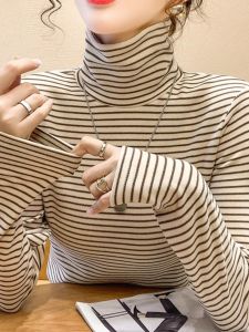 เสื้อยืดคอกลมแขนยาวบุขนแกะหนาสำหรับผู้หญิงในฤดูใบไม้ร่วงและฤดูหนาว เสื้อชั้นในทรงเข้ารูปลายทาง เสื้อผ้าทำงานสไตล์เกาหลี