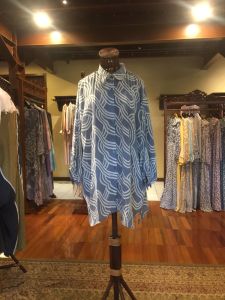 Hessa Tunik by Dian Pelangi LIMITED EDITION Blouse Baju Atasan Kemeja Blus Outfit Casual Formal Kerja Kantor Pesta Pernikahan Kondangan Wanita Hijaber Cantik Anggun Modis Modern Elegan Mewah Model Korea Terbaru Motif Batik Cap Hand Made Kekinian