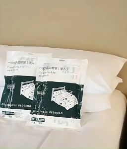 ผ้าปูที่นอนแบบใช้แล้วทิ้ง สะอาดถูกสุขอนามัยผ้าปูที่นอนครบชุด เหมาะสำหรับเดินทาง วัสดุหมู่บ้านคุณภาพสูงที่มีความหนาและผ้าไม่ทอคุณภาพสูง Everything