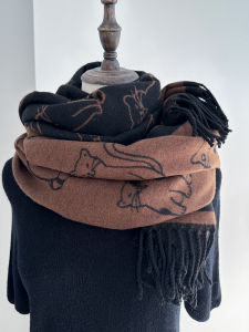 บวกมาก ~ ผ้าพันคอแจ็คการ์ดเพิ่มความหนาแบบสองด้านลายแมวเหมียวแนวญี่ปุ่นแบบสบายๆผ้าคลุมไหล่ใส่ในออฟฟิศสำหรับผู้หญิงฤดูหนาวใส่ด้านนอกให้ความอบอุ่น