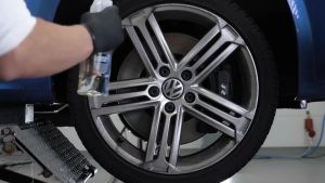 GYEON Q²M IRON น้ำยากำจัดคราบผงเบรค ผงเหล็ก ใช้สำหรับสีรถ และภายนอกตัวรถ