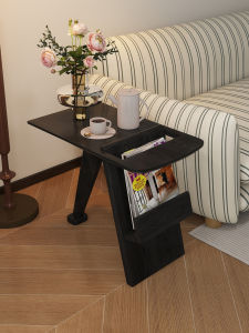 เก้าอี้มุมไม้แท้ ชั้นวางของสไตล์โมเดิร์น ชั้นวางของเล็กในห้องนั่งเล่น เรียบหรู ชั้นวางหนังสือ ชั้นวางเครื่องดื่ม ขนาดเล็ก ชั้นวางของด้านข้าง